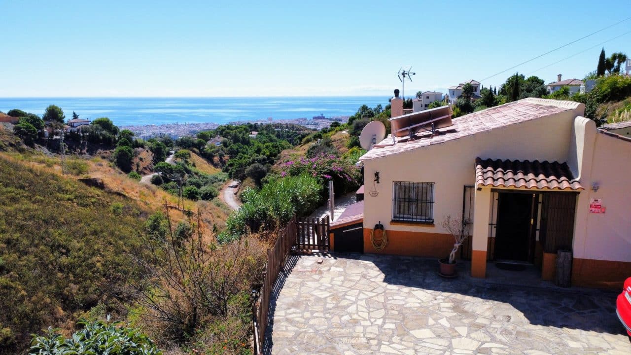 Beautiful country house with sea view for sale in Estepona